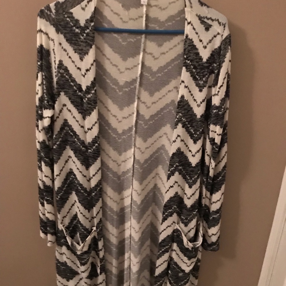 Luluaroe light weight duster   size small